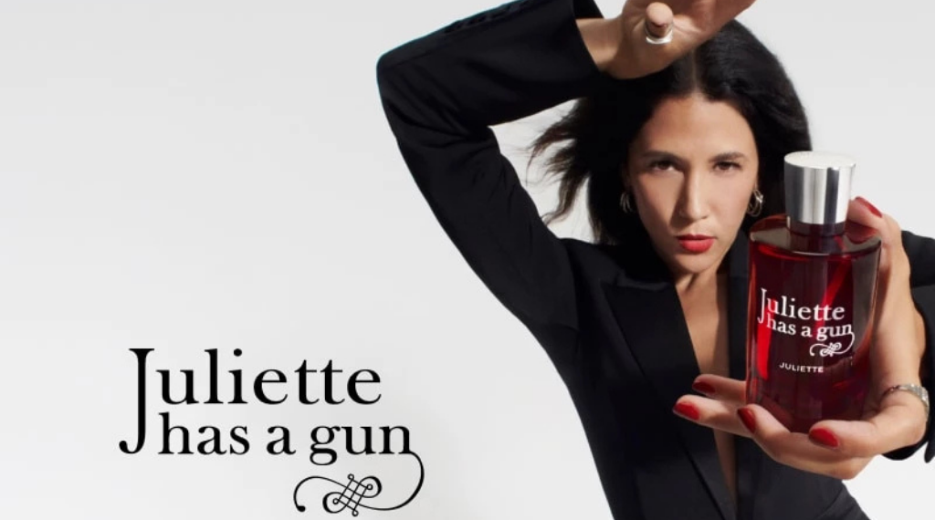 JULIETTE HAS A GUN_1