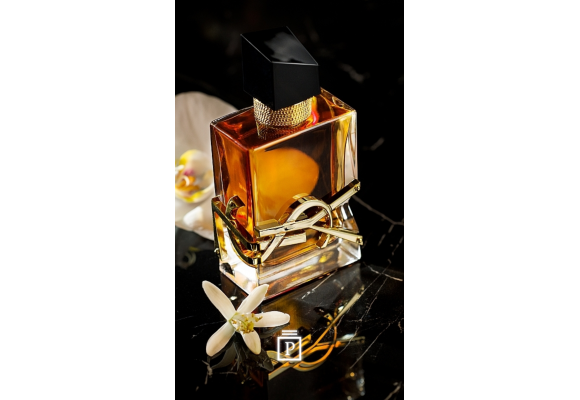 Yves Saint Laurent : L'Audace Parisienne en Fragrance