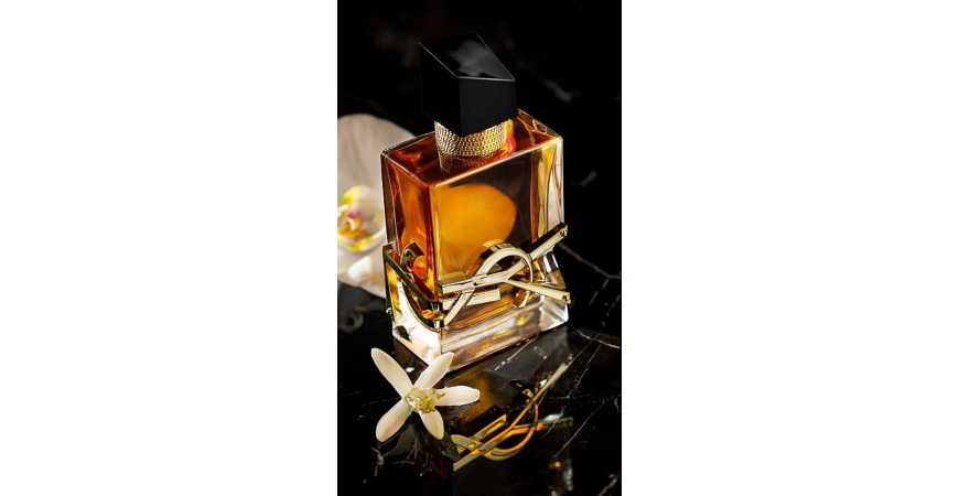Yves Saint Laurent : L'Audace Parisienne en Fragrance
