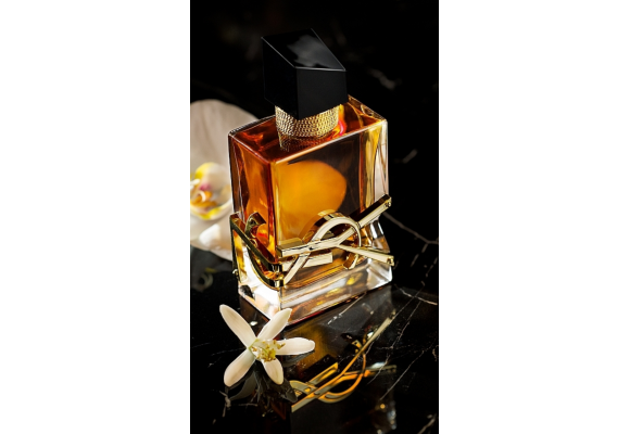 Yves Saint Laurent : L'Audace Parisienne en Fragrance