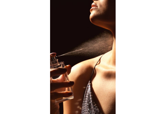 Explorez les tendances automnales :  parfums homme & femme pour un automne élégant et chaleureux.